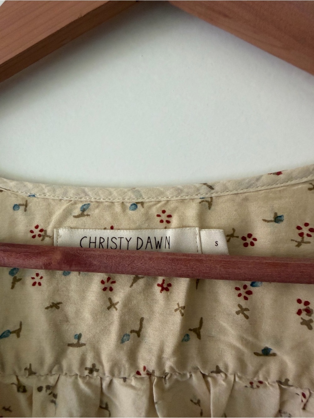 Christy Dawn Cream Floral Dress with V-Neck - Picture 2 of 6